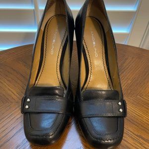 1.	Bandolino BD7 Jane Black Loafer